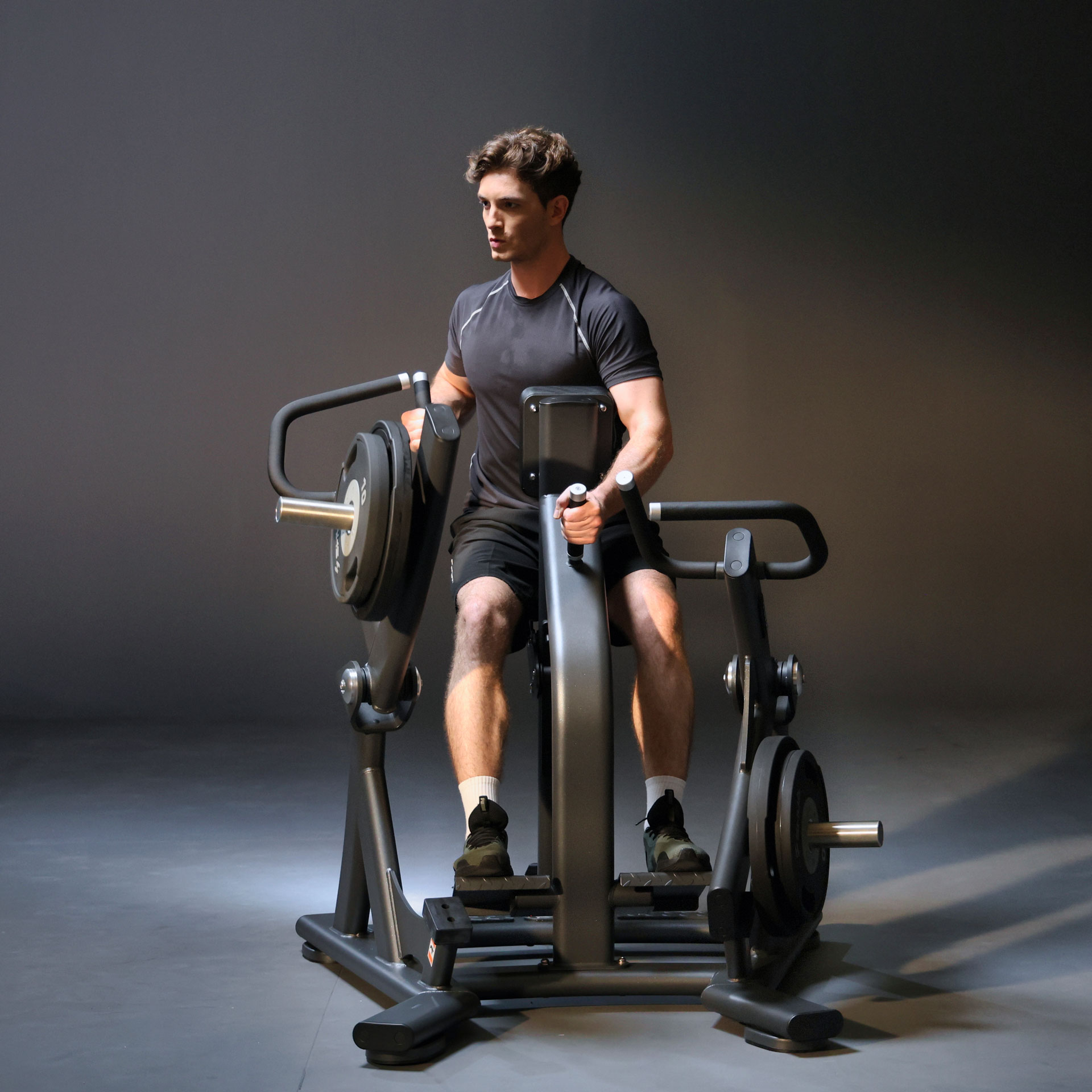 Muskelaufbau und Training an SHUA Plate-Loaded Geräten.